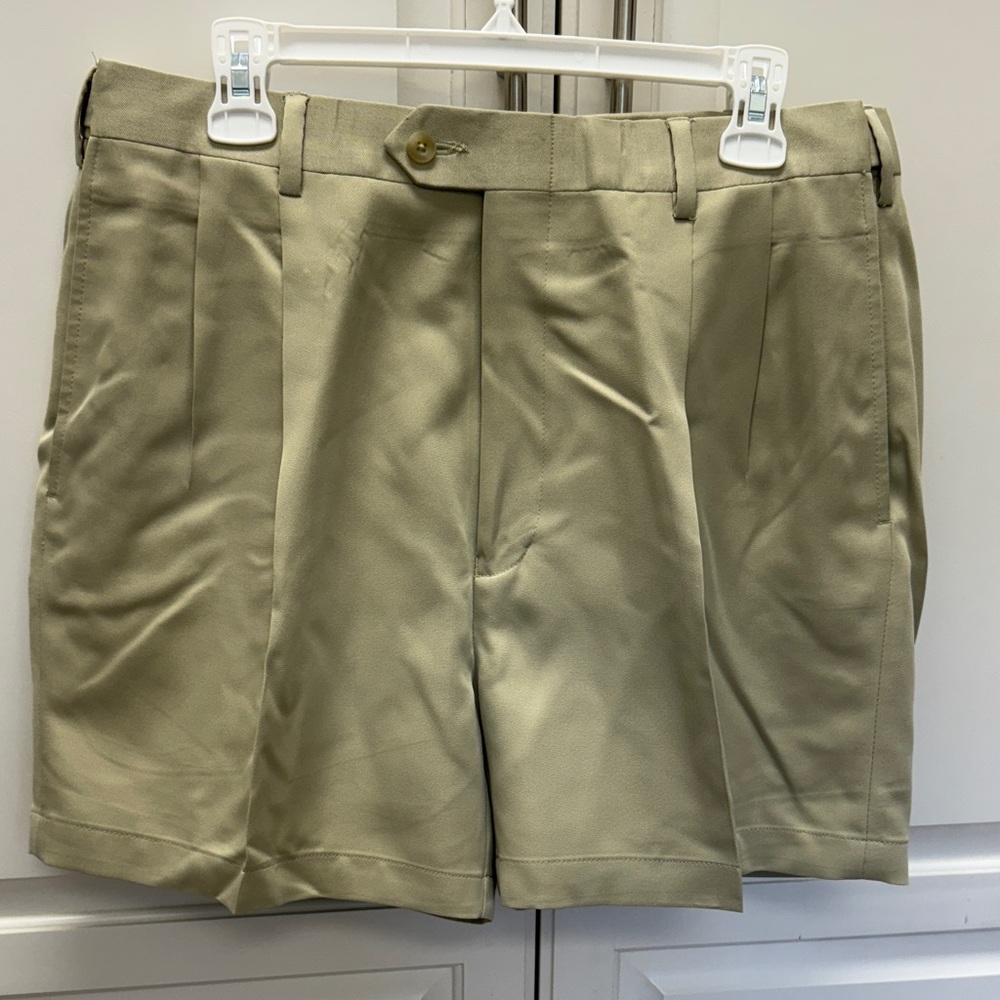 Jos. A. Bank Khaki pleated Front Men's golf shorts